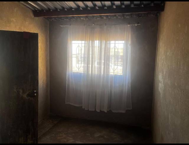 2 BEDROOM HOUSE FOR SALE IN TSAKANE